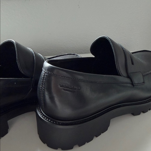 Vagabond Black Loafer - Picture 3 of 3